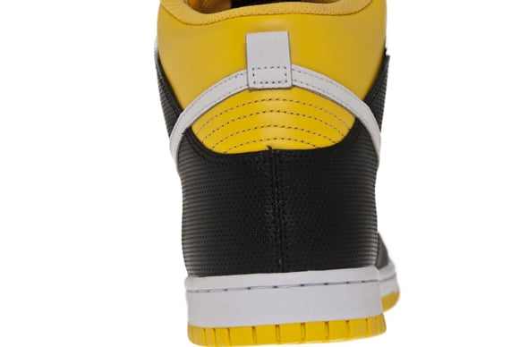 dunk black varsity maize