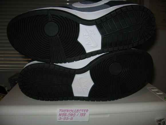 Nike Dunk SB Low Navy Pinstripe Sample