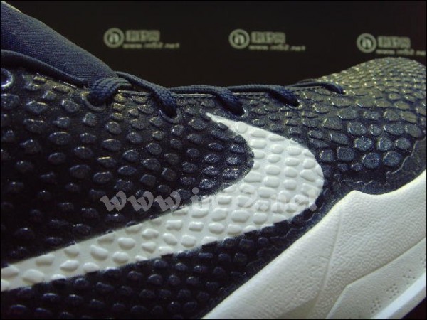 Nike-Zoom-Kobe-VI-(6)-Midnight-NavyWhite-Metallic-Silver-5