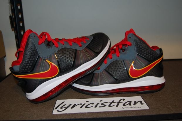 nike-lebron-8-v2-miami-heat-pe-away-11