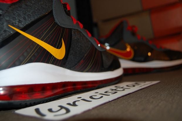 nike-lebron-8-v2-miami-heat-pe-away-2