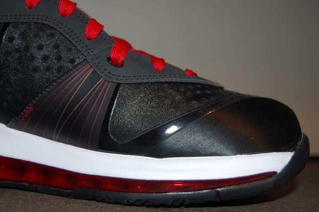 nike-lebron-8-v2-miami-heat-pe-away-4