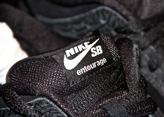 Entourage-x-Nike-SB-Dunk-Low-Detailed-Images-02