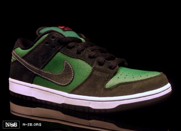 Nike-SB-Dunk-Low-'Green-Woodgrain'-01