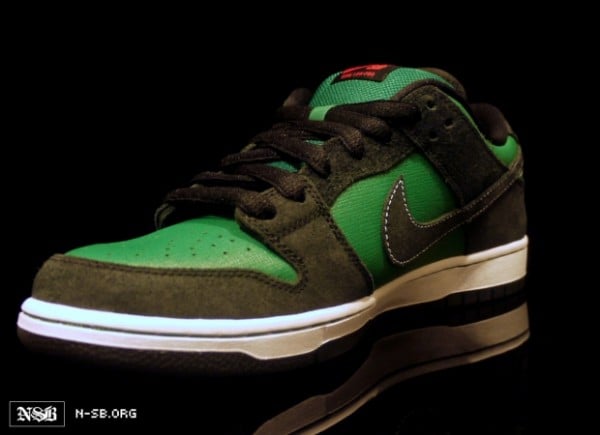 Nike-SB-Dunk-Low-'Green-Woodgrain'-02