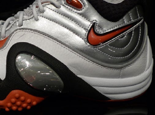 Nike Zoom Uptempo V Premium – White/Black/Orange-Met. Silver