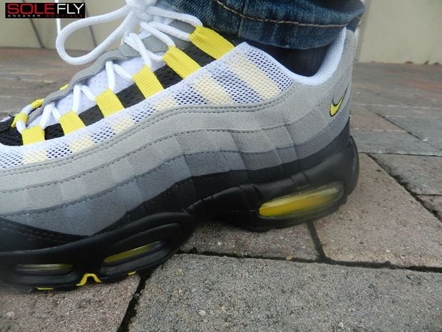 nike-air-max-95-cool-grayneut-black-varsity-maize-more-images-1