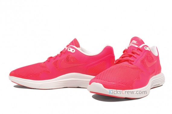 Nike Lunar Flow Solar Red + White New Images
