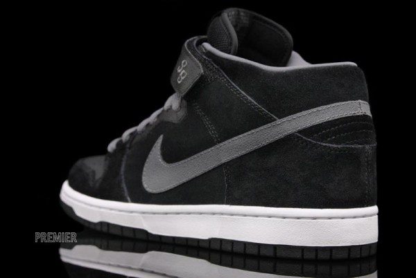 Nike SB Dunk Mid Pro "Griptape" - Now Available