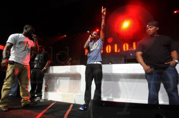 celebrity-sneaker-watch-fabolous-rocks-nike-lebron-9-kentucky-2