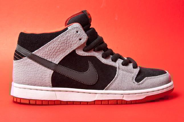 Nike SB Dunk Mid “Dragon Red” - Release Date + Info 2