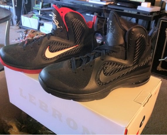 Nike LeBron 9 “Blackout” – First Look