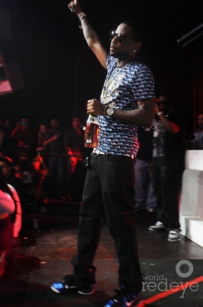 celebrity-sneaker-watch-fabolous-rocks-nike-lebron-9-kentucky-1