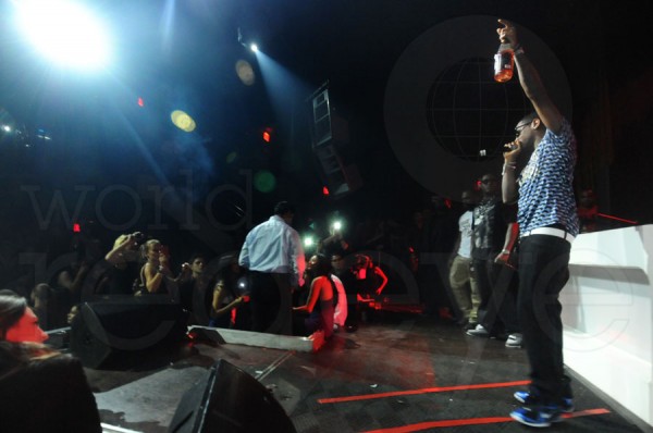 celebrity-sneaker-watch-fabolous-rocks-nike-lebron-9-kentucky-3