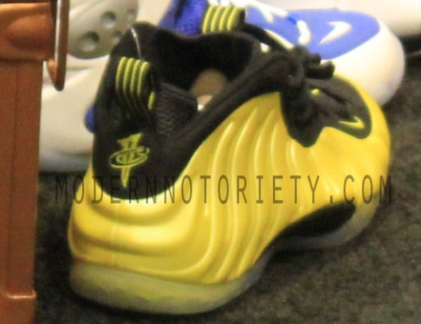 nike-air-foamposite-one-golden-state-3