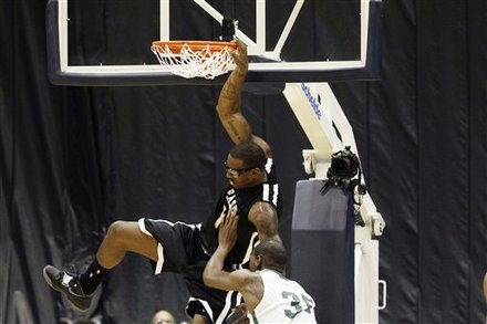 Amare Stoudemire Wears the Nike Air Max Sweep Thru – Black/White at the South Florida Classic