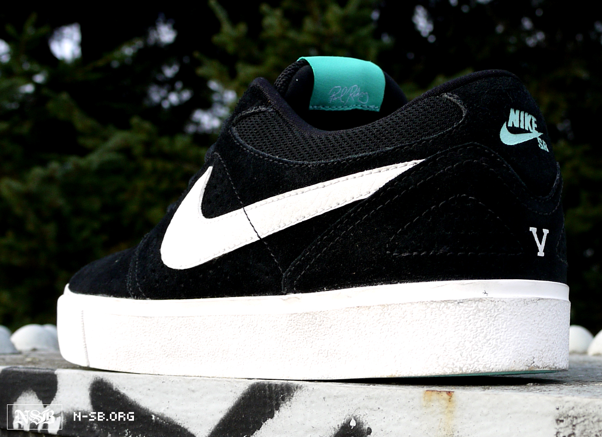 nike sb p rod trainers in black with mini swoosh