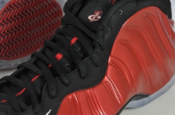 nike-air-foamposite-one-metallic-red-2