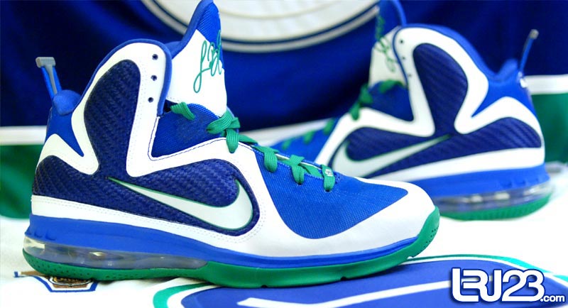 nike-lebron-9-id-canucks-2
