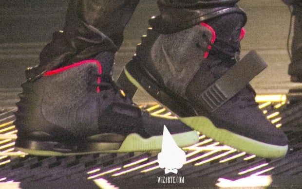 Nike Air Yeezy 2 Black/Pink New Images