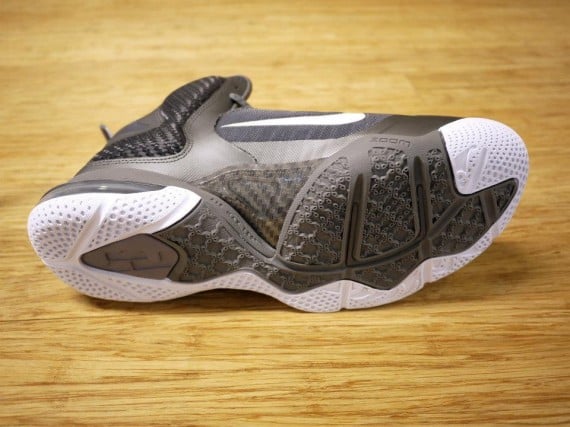 nike-lebron-9-cool-grey-new-images-5