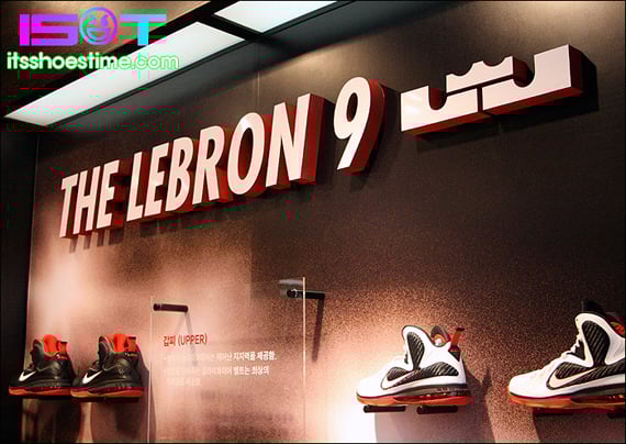 nike-lebron-9-display-hoop-city-korea-9