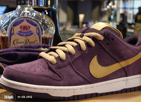 Nike SB Dunk Low 'Crown Royal' - April 2012