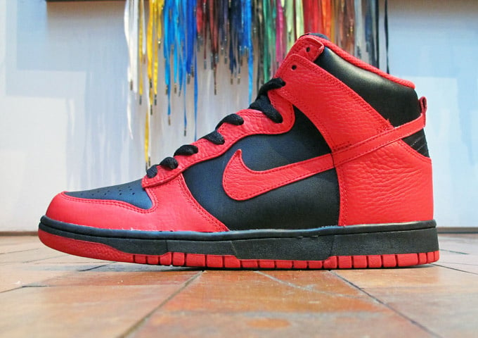 nike dunk high black action red