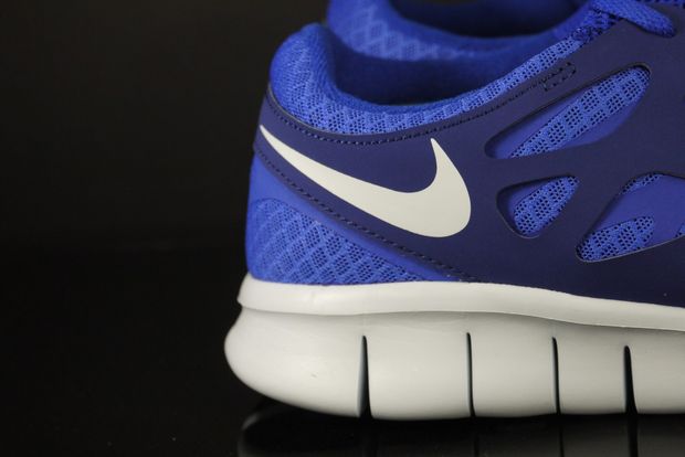 blue nike free