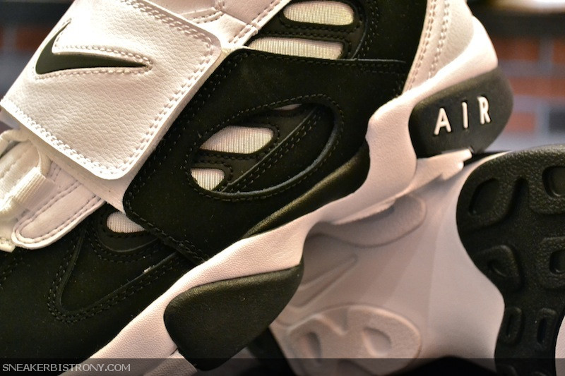 Nike Air Diamond Turf II 'Black/White' - Now Available