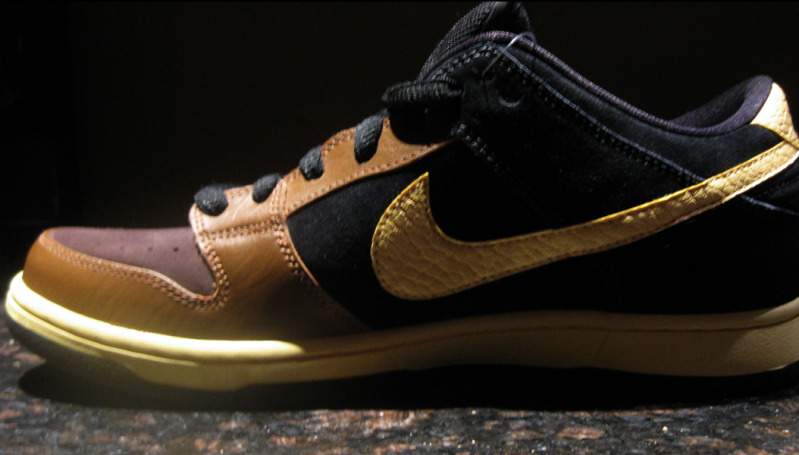 Nike SB Dunk Low 'Black and Tan' - March 2012