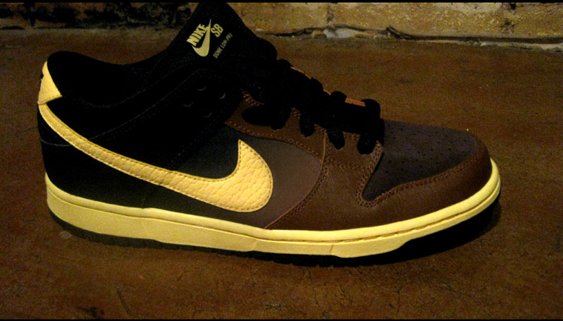 Nike SB Dunk Low 'Black and Tan' - March 2012