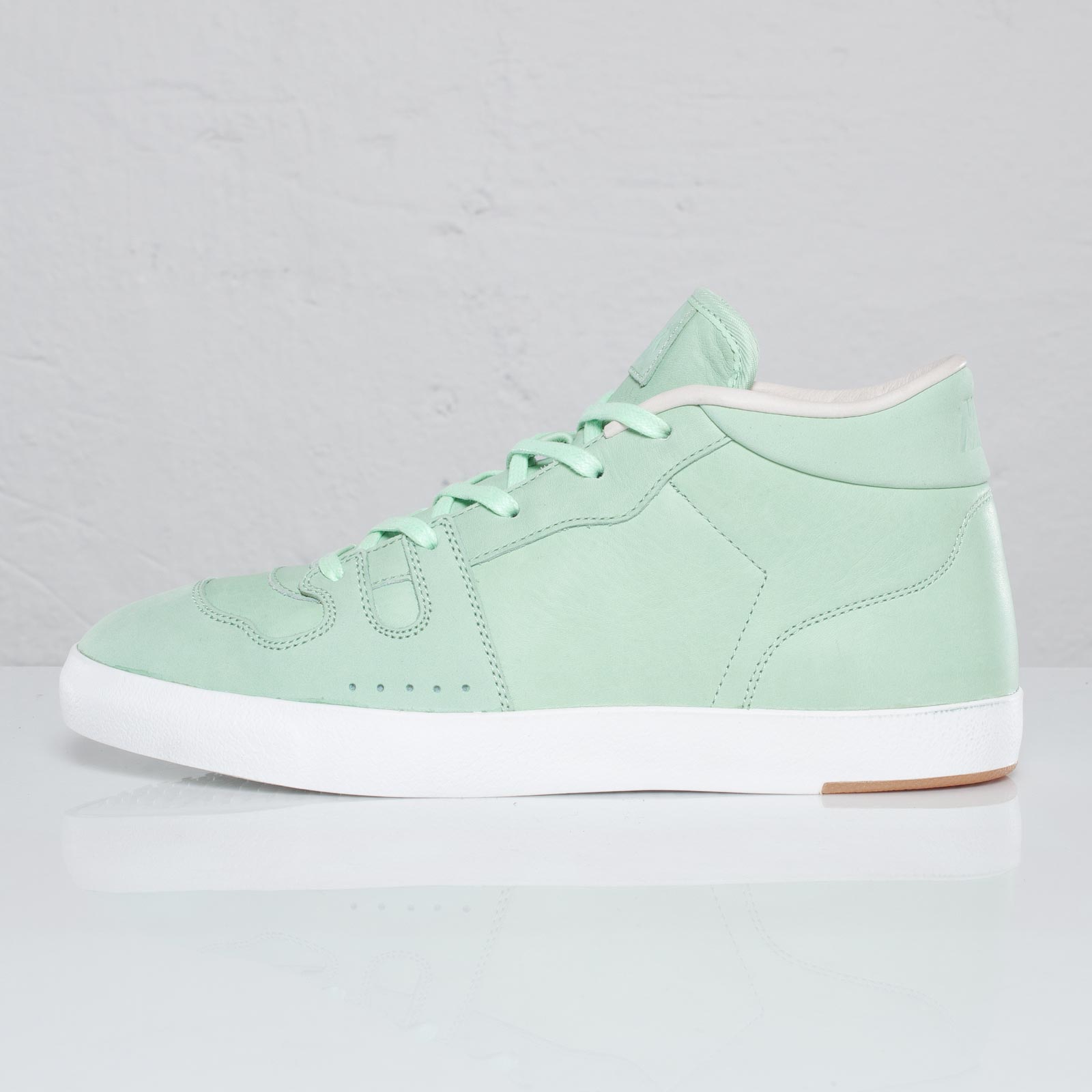 Release Reminder: Nike Manor Premium 'Mint'