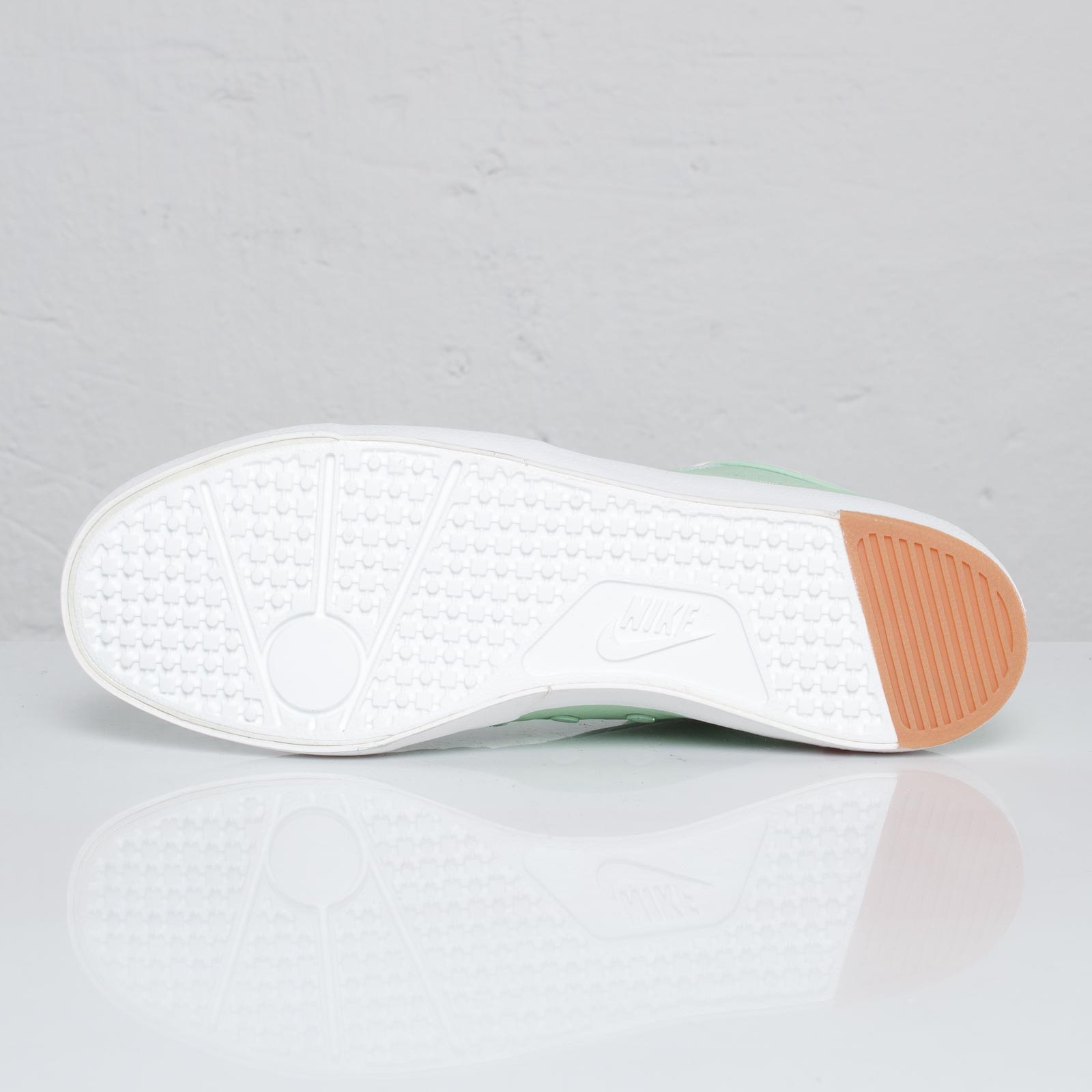 Release Reminder: Nike Manor Premium 'Mint'