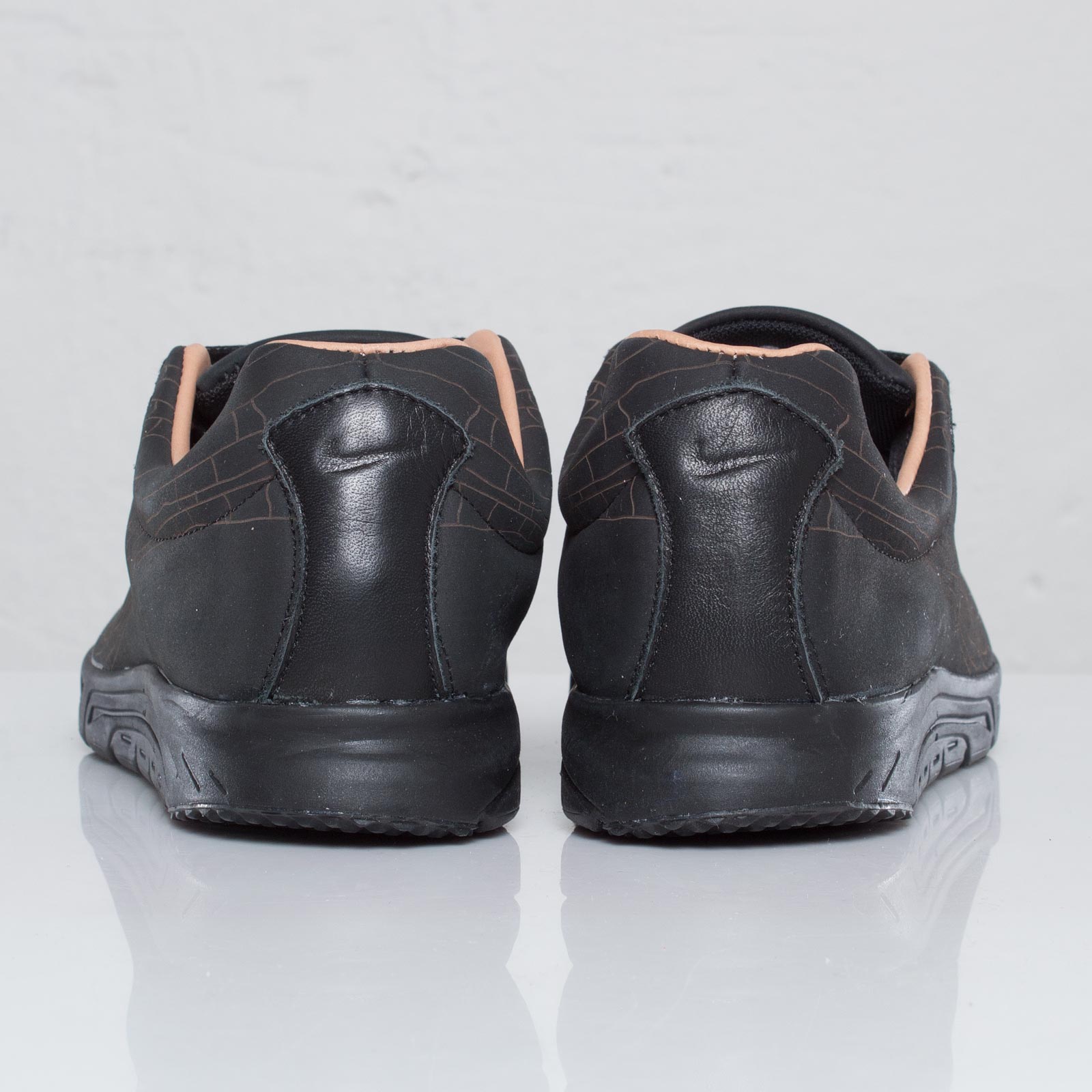 Release Reminder: Nike Mayfly Premium 'Black'