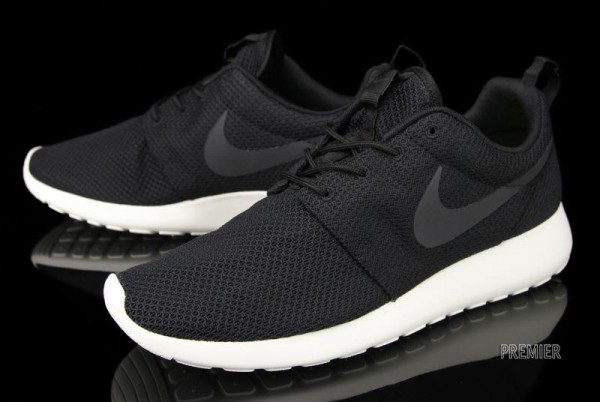 Nike Rosche Run 'Black' - Now Available at Premier