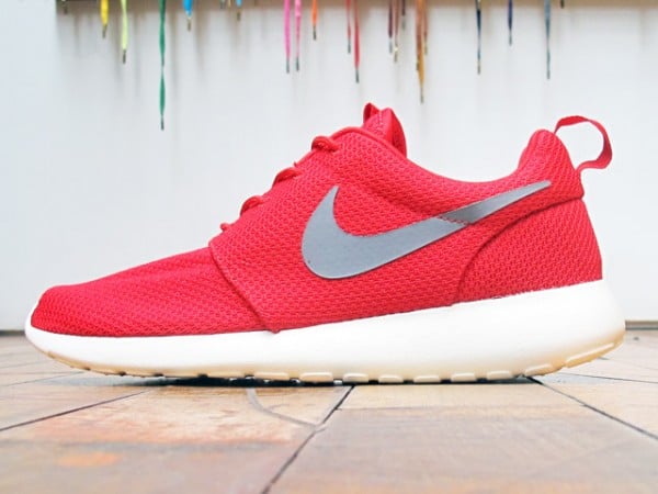 Nike Rosche Run 'Sport Red' - Now Available at 21 Mercer