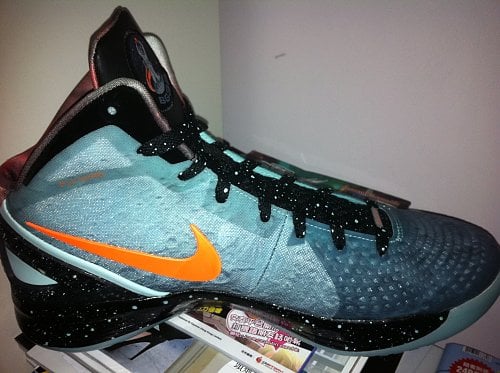 Nike Zoom Hyperdunk 2011 Supreme 'Galaxy' Hitting Overseas Retailers