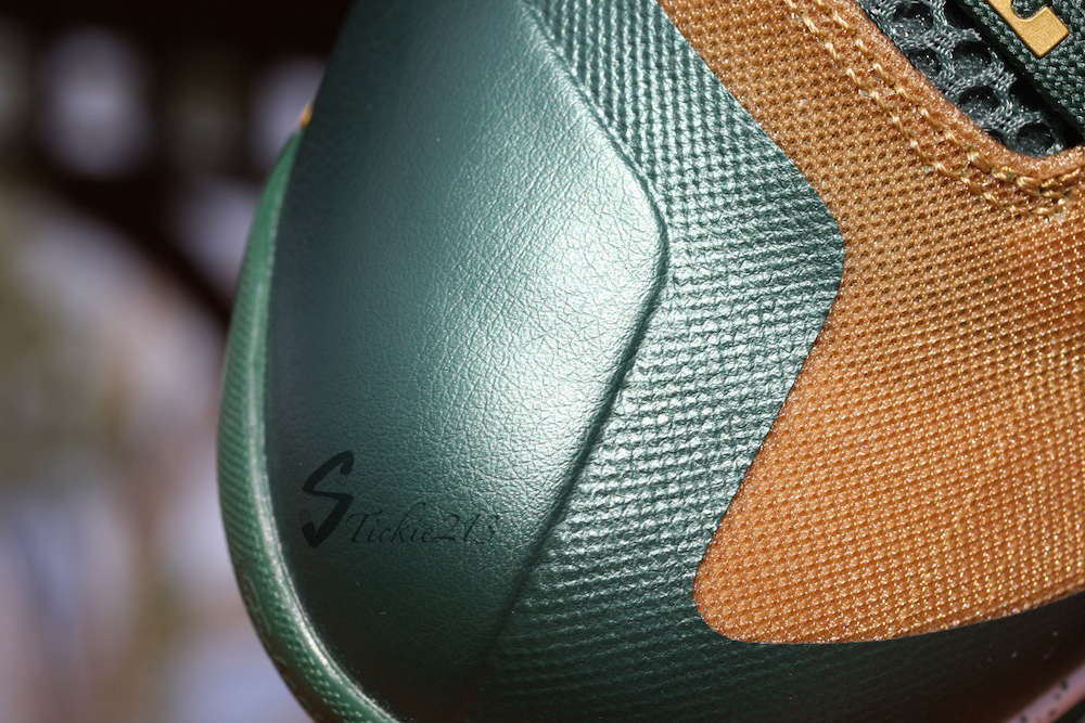 Nike LeBron 9 SVSM 'Away' PE - Detailed Look