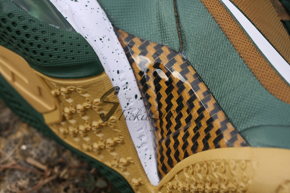 Nike LeBron 9 SVSM 'Away' PE - Detailed Look