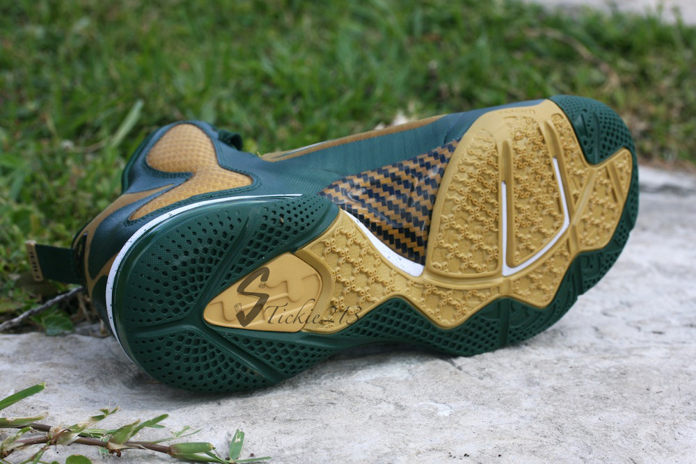 Nike LeBron 9 SVSM 'Away' PE - Detailed Look