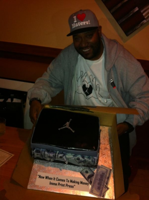 bun-b-celebrates-his-birthday-with-an-air-jordan-sneaker-box-cake-2