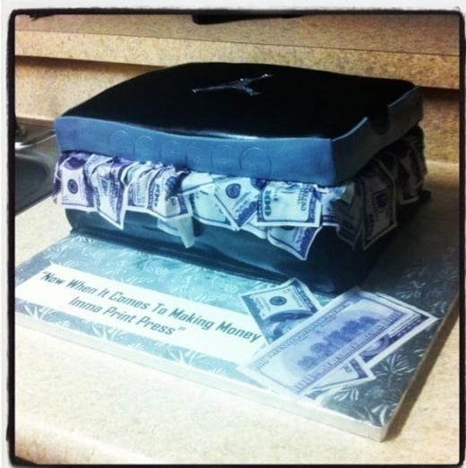 bun-b-celebrates-his-birthday-with-an-air-jordan-sneaker-box-cake-3