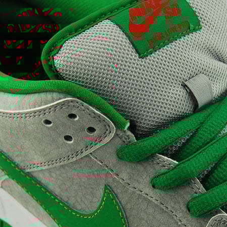 Nike SB Dunk Low 'Matte Silver/Classic Green-Varsity Red'
