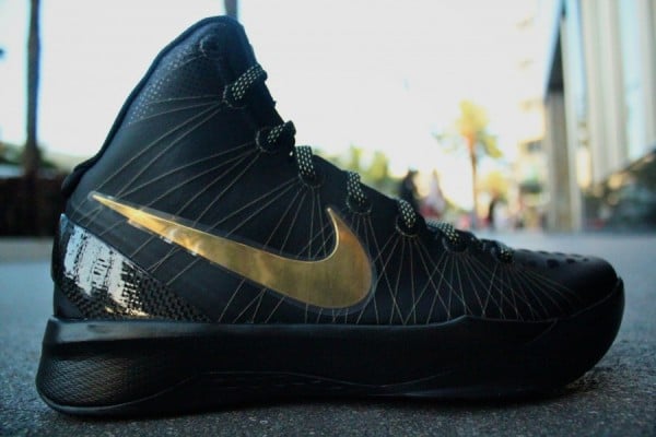 Nike Zoom Hyperdunk Elite 'Away' Arriving at Retailers