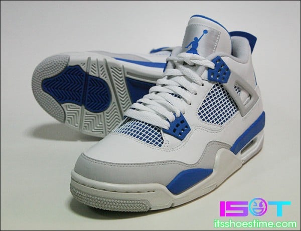 Air Jordan IV (4) 'Military Blue' - Detailed Images