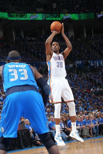 Kevin Durant Hits Game-Winner in PE Signature Kicks