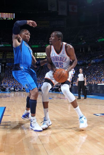 Kevin Durant Hits Game-Winner in PE Signature Kicks
