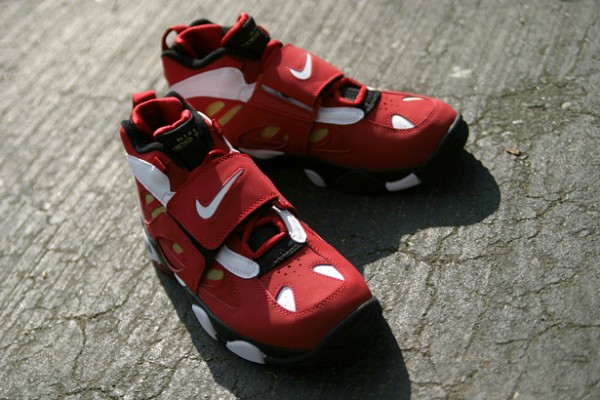 Nike Air Diamond Turf II 'Varsity Red/White-Metallic Gold' - One Last Look