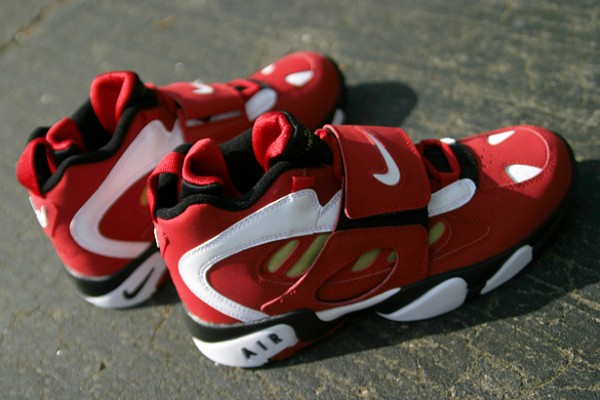 Nike Air Diamond Turf II 'Varsity Red/White-Metallic Gold' - One Last Look